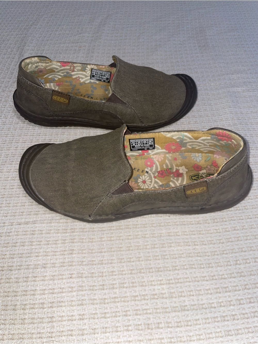 KEEN Cush Golden Summer Slip On Size 9.5 - Picture 3 of 6